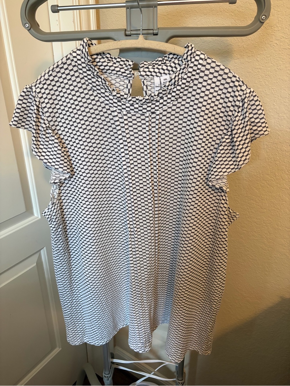 Elle Black and White Geometric Short Sleeve Dress
